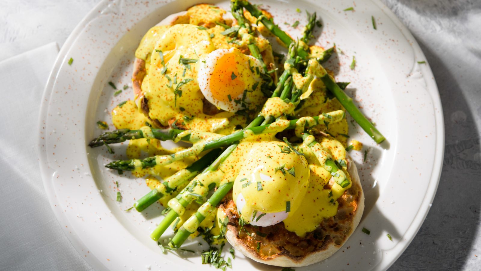 violin trug Astrolabe Best Sous Vide Eggs Benedict with Asparagus Recipe - How To Make Sous Vide  Eggs Benedict with Asparagus
