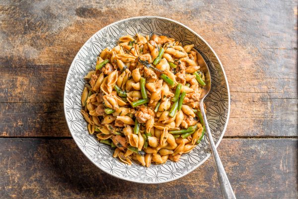 Harissa-Spiced Pasta and Chicken with Green Beans