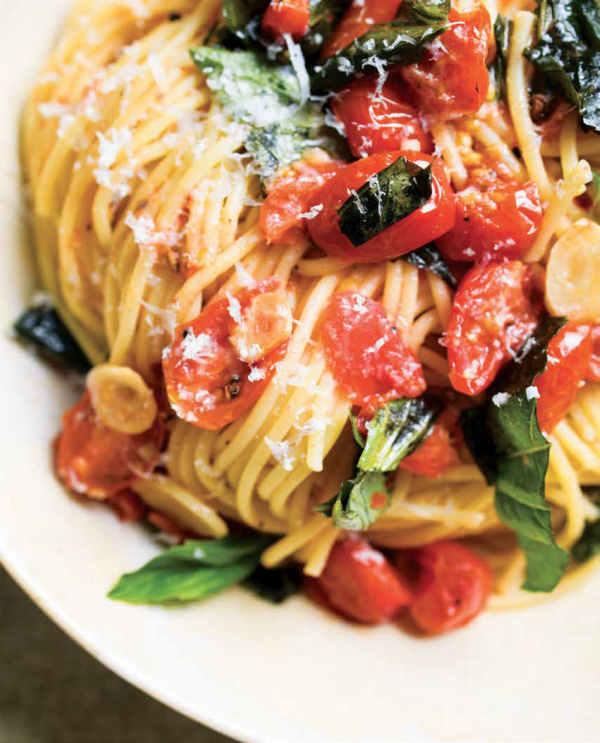Spaghetti Aglio e Olio with Tomatoes and Basil