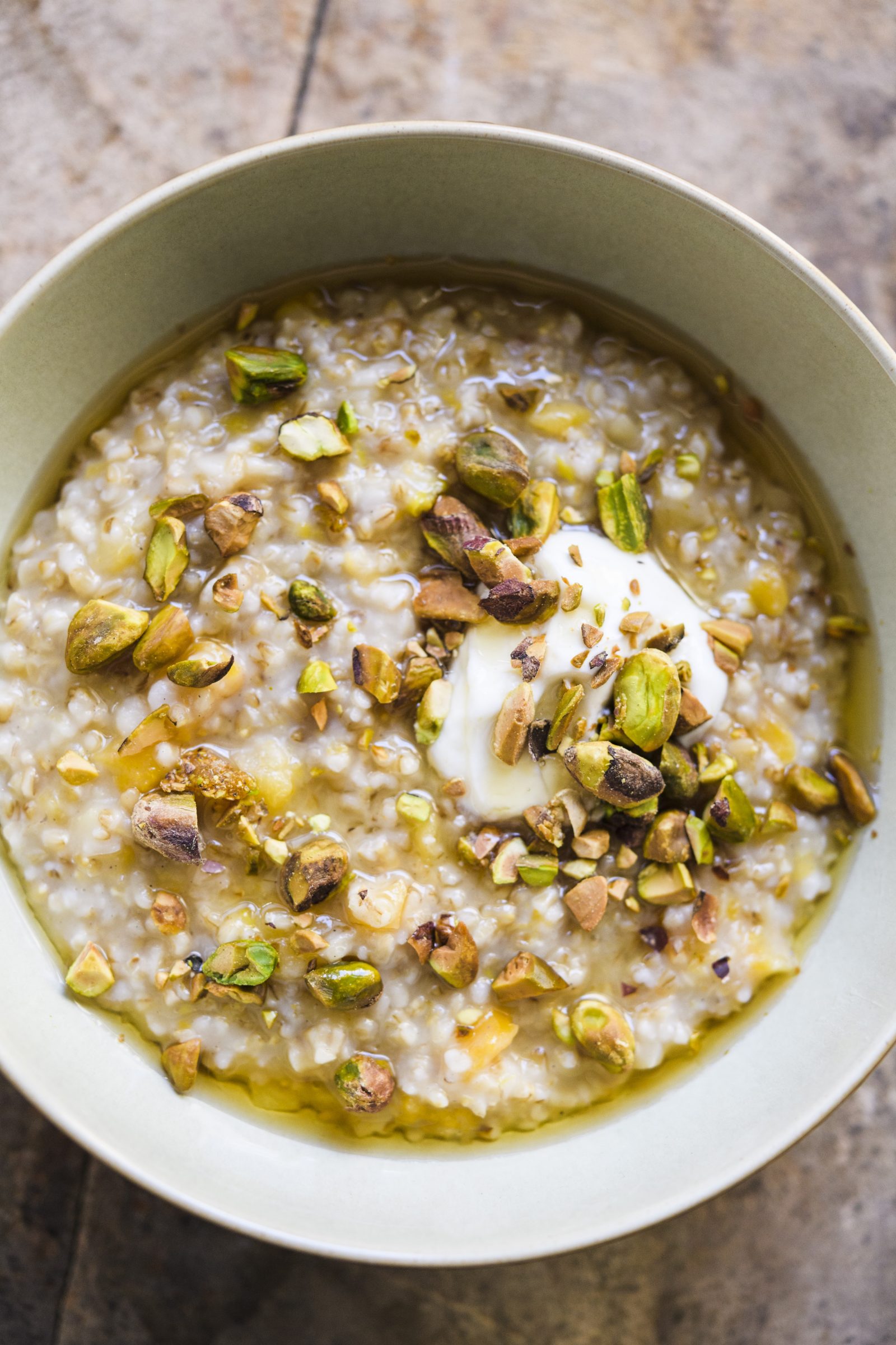 Steel-Cut Oats with Cardamom, Apricot and Pistachio (Durotherm)