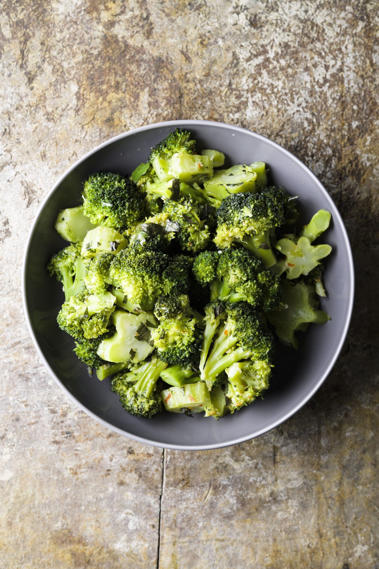 broccoli-garlic-pepper-flakes-basil-v