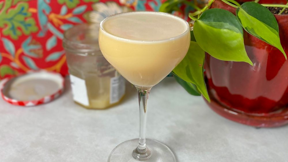 Make a Lemon Drop Cocktail With an Almost Empty Jam Jar