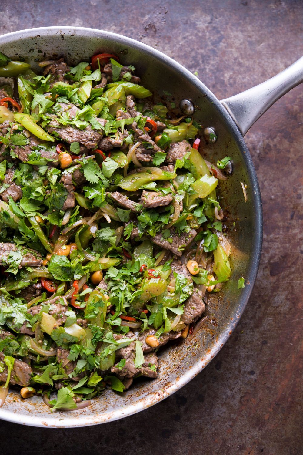 Stir-Fried Beef with Celery and Cilantro