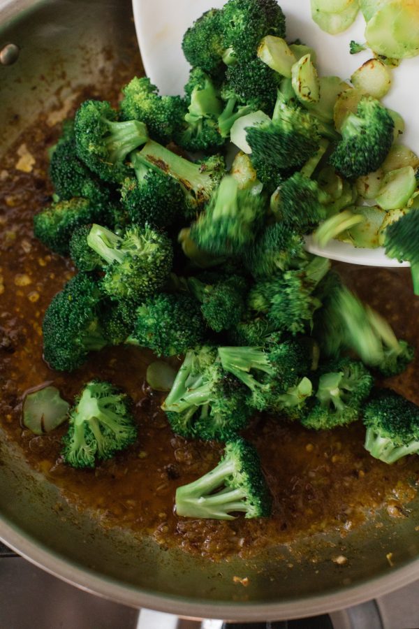 Stir-Fried Broccoli with Sichuan Peppercorns Step 3